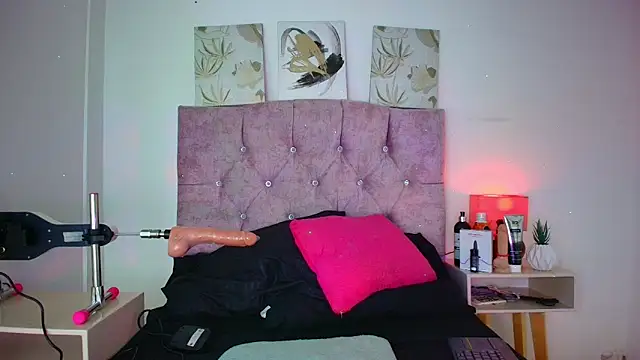 Ethan Briggs  online show from 03/11/26, 03:34