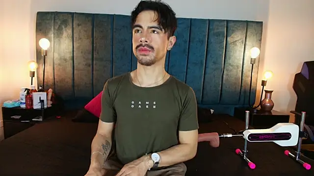 Ethan Briggs  online show from 03/13/26, 03:46