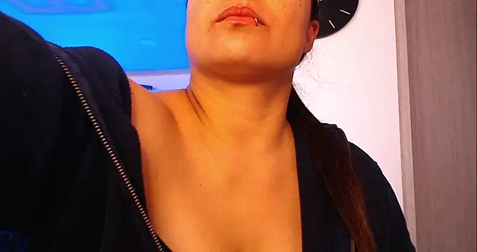 Snapshot of Pretty__Milf chatting on 02/16/26, 02:24 Pretty Milf online show from 02/16/26, 02:24