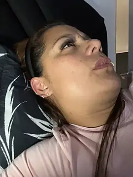 Snapshot of Pretty__Milf chatting on 03/01/26, 09:28 Pretty Milf online show from 03/01/26, 09:28