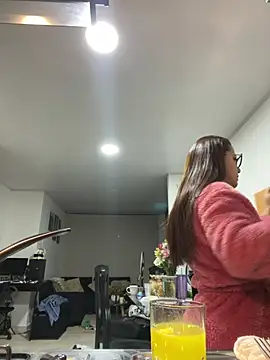 Pretty  Milf online show from 05/06/26, 09:03