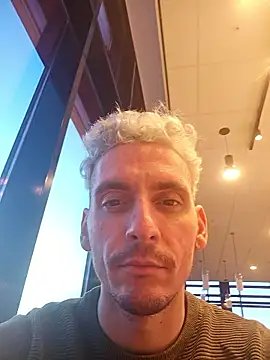 Rayzel White online show from 01/17/26, 04:00