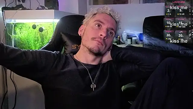 Rayzel White online show from 02/04/26, 10:26