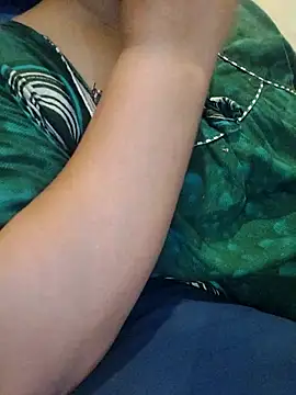 Snapshot of TamilDreamgirl08 chatting on 03/28/26, 04:06 TamilDreamgirl08 online show from 03/28/26, 04:06