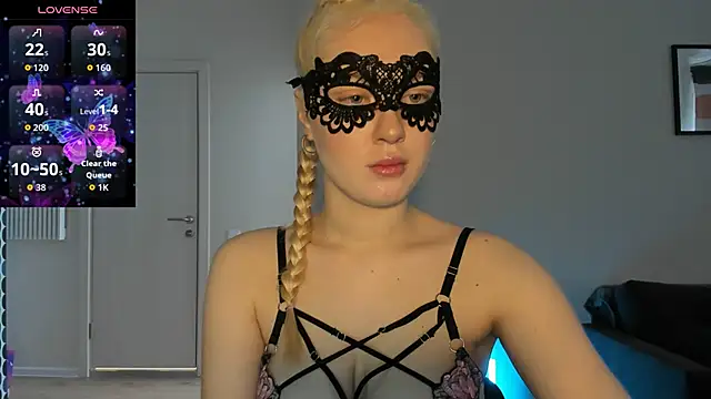 Snapshot of Polly_Skil chatting on 05/23/26, 11:58 Polly Skil online show from 05/23/26, 11:58