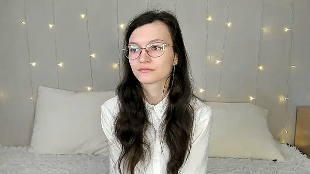 Snapshot of ThoraMarola chatting on 02/20/26, 04:42 ThoraMarola online show from 02/20/26, 04:42