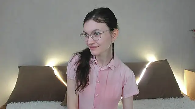 ThoraMarola online show from 03/26/26, 05:13