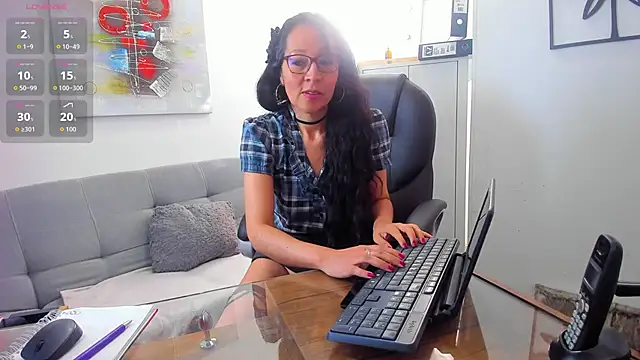 Snapshot of loretta_fraser chatting on 05/15/26, 01:07 loretta fraser online show from 05/15/26, 01:07