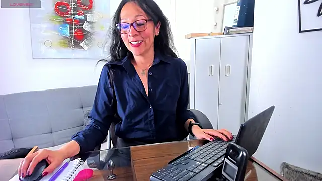 Snapshot of loretta_fraser chatting on 05/28/26, 01:08 loretta fraser online show from 05/28/26, 01:08