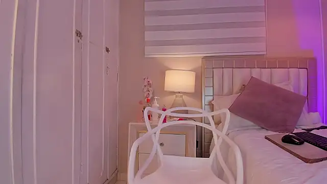 isabela  x online show from 02/12/26, 11:44