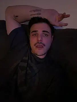 Snapshot of Derekmars chatting on 03/24/26, 02:38 Derekmars online show from 03/24/26, 02:38