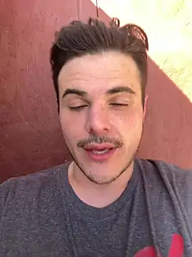 Snapshot of Derekmars chatting on 04/05/26, 10:40 Derekmars online show from 04/05/26, 10:40