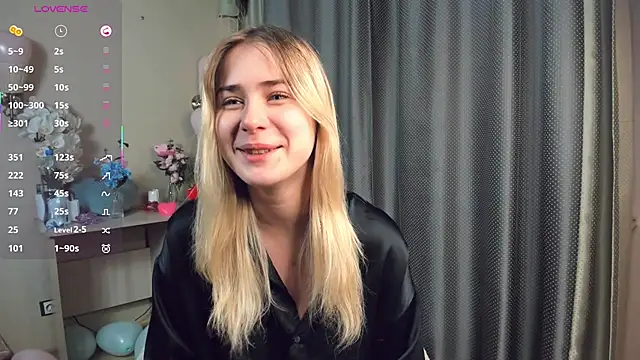 LuanaFincel online show from 02/15/26, 01:02