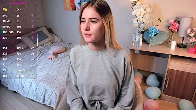 LuanaFincel online show from 02/24/26, 01:03