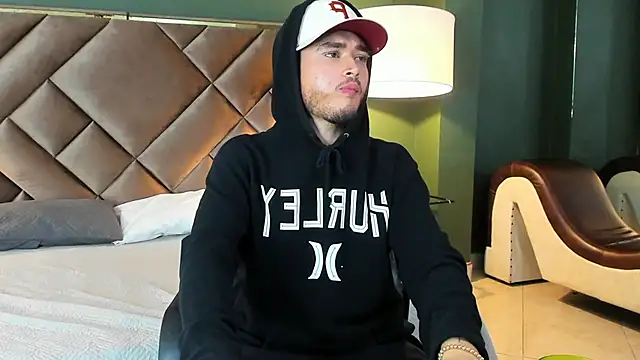 Salvattore Muller online show from 02/09/26, 06:39