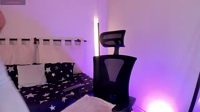 ella  olmos online show from 04/03/26, 01:53