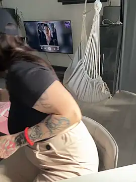 Snapshot of NyxTattoo chatting on 05/01/26, 01:05 NyxTattoo online show from 05/01/26, 01:05