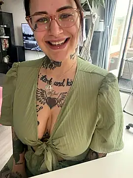 Snapshot of NyxTattoo chatting on 05/20/26, 09:48 NyxTattoo online show from 05/20/26, 09:48