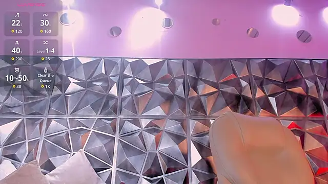 Snapshot of Itzel_Geneva chatting on 02/20/26, 01:11 Itzel Geneva online show from 02/20/26, 01:11