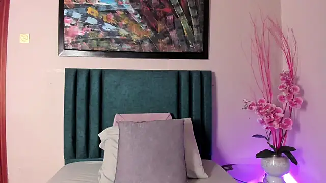 TessaMonroee online show from 04/15/26, 07:21