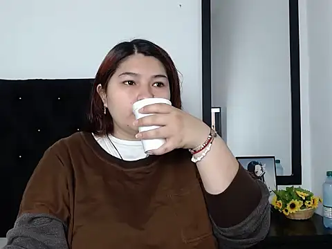 Snapshot of LauraHorny69 chatting on 02/11/26, 01:05 LauraHorny69 online show from 02/11/26, 01:05