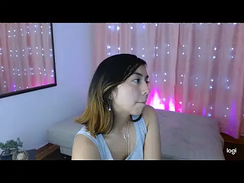 Snapshot of Angel127664 chatting on 01/13/26, 10:26 Angel127664 online show from 01/13/26, 10:26