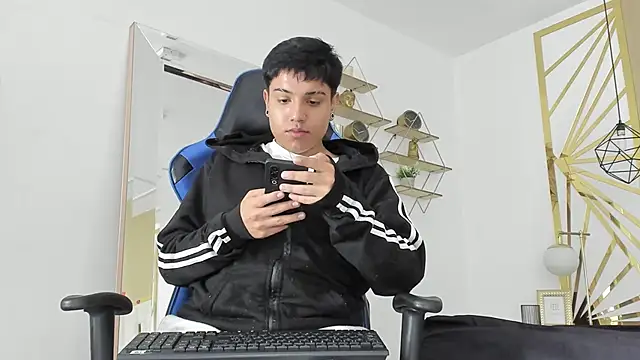 Snapshot of ANDYBABE_VC chatting on 01/15/26, 12:10 ANDYBABE VC online show from 01/15/26, 12:10