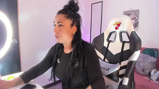 Snapshot of Xiomara_as chatting on 02/07/26, 01:04 Xiomara as online show from 02/07/26, 01:04