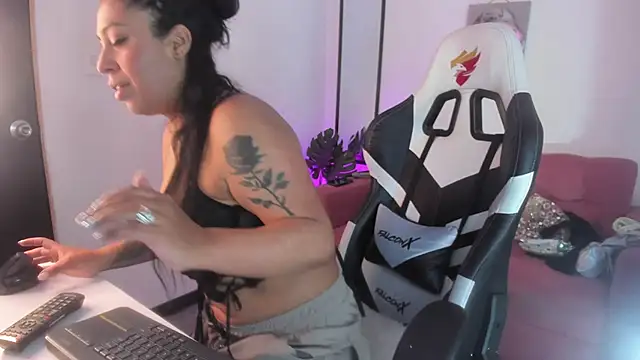 Snapshot of Xiomara_as chatting on 02/21/26, 12:50 Xiomara as online show from 02/21/26, 12:50