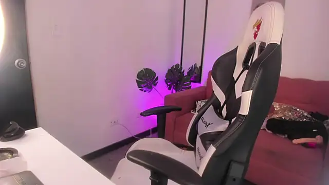 Snapshot of Xiomara_as chatting on 02/25/26, 02:48 Xiomara as online show from 02/25/26, 02:48