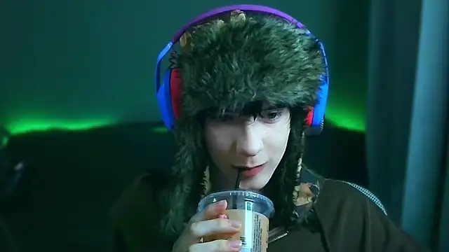 Snapshot of LeonBoykisser chatting on 01/14/26, 04:34 LeonBoykisser online show from 01/14/26, 04:34