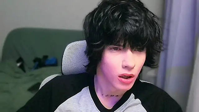 Snapshot of LeonBoykisser chatting on 02/03/26, 12:10 LeonBoykisser online show from 02/03/26, 12:10