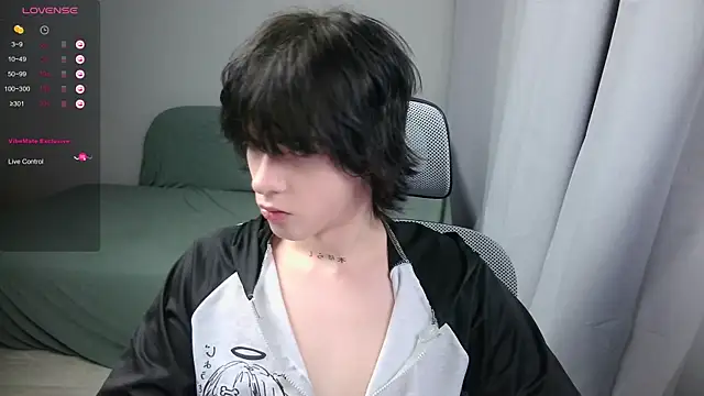 Snapshot of LeonBoykisser chatting on 02/19/26, 10:39 LeonBoykisser online show from 02/19/26, 10:39