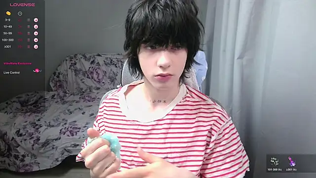 Snapshot of LeonBoykisser chatting on 02/28/26, 01:06 LeonBoykisser online show from 02/28/26, 01:06