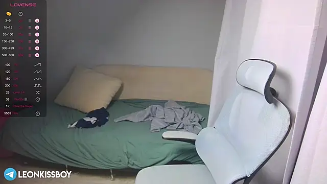 LeonBoykisser online show from 03/18/26, 05:27