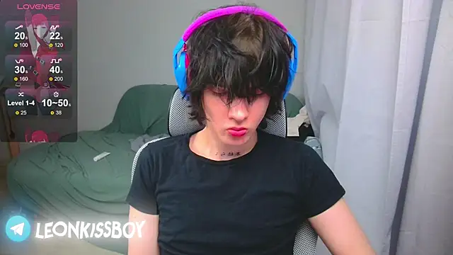 LeonBoykisser online show from 04/15/26, 04:08