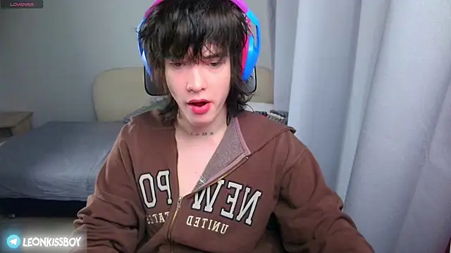 Snapshot of LeonBoykisser chatting on 06/15/26, 12:13 LeonBoykisser online show from 06/15/26, 12:13