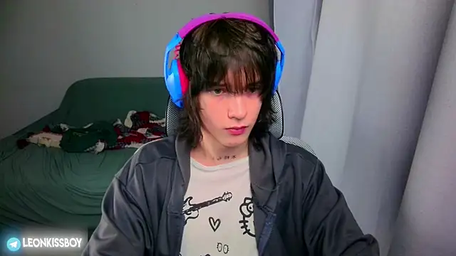 Snapshot of LeonBoykisser chatting on 06/30/26, 02:18 LeonBoykisser online show from 06/30/26, 02:18