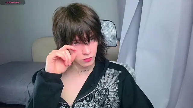 Snapshot of LeonBoykisser chatting on 07/04/26, 05:08 LeonBoykisser online show from 07/04/26, 05:08