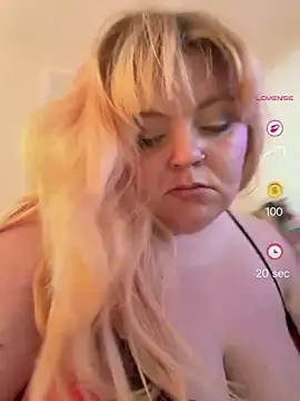 Snapshot of danikaFendyr chatting on 06/20/26, 07:33 danikaFendyr online show from 06/20/26, 07:33