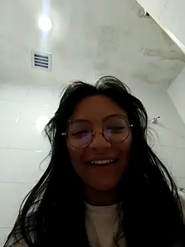 victoriia thompson online show from 05/11/26, 04:07