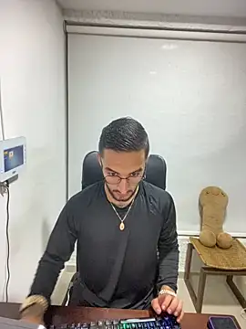 juanlouis pierre online show from 02/13/26, 11:45