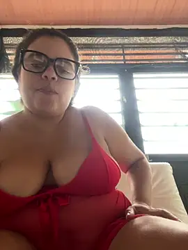 Snapshot of Julissa_x chatting on 02/13/26, 01:40 Julissa x online show from 02/13/26, 01:40