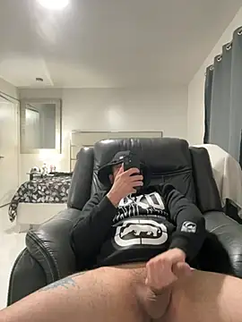 Snapshot of J_thebeastxxx chatting on 01/15/26, 12:48 J thebeastxxx online show from 01/15/26, 12:48