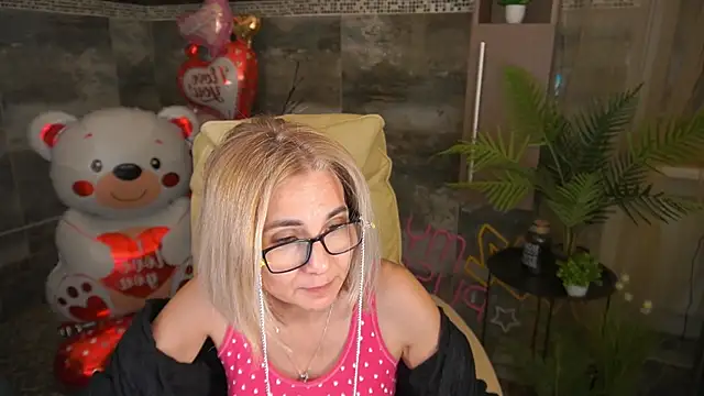 MiaRossy online show from 02/17/26, 12:01