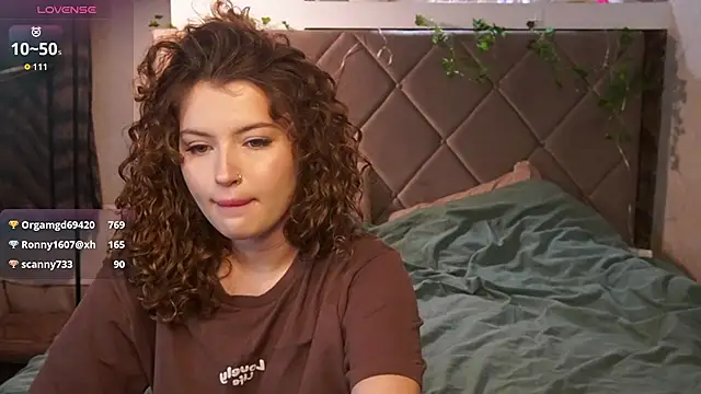 Snapshot of SueCurly chatting on 03/01/26, 08:44 SueCurly online show from 03/01/26, 08:44