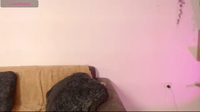 chloe peach  online show from 06/03/26, 12:41