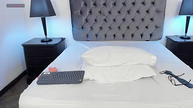 Kiri Black  online show from 04/09/26, 03:50