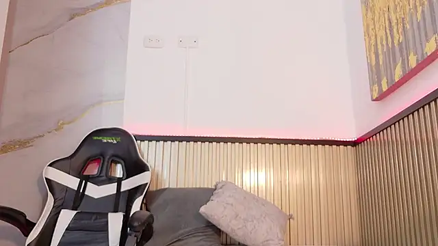 Scarlet Vixen  online show from 02/21/26, 12:17