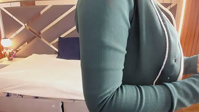 Ambarross  online show from 03/04/26, 12:11